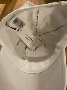 Calvin klein jeans cap, “one size” - 25€ New with tags (2 foto / 3)