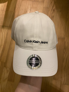 Calvin klein jeans cap, “one size” - 25€ New with tags (3 foto / 3)