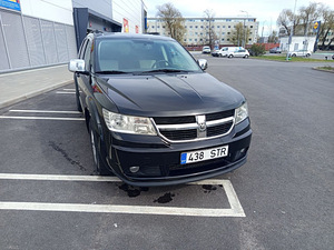 Dodge Journey. Jõuline mahtuniversaal maasturi välimusega! (7 foto / 14)