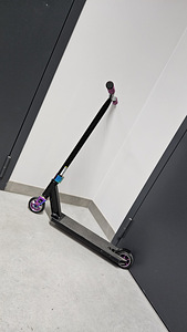 Самокат Crisp Switch Pro Scooter (Black/Purple) (1 фото из 7)