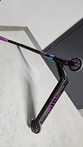 Самокат Crisp Switch Pro Scooter (Black/Purple) (3 фото из 7)