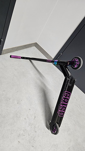 Самокат Crisp Switch Pro Scooter (Black/Purple) (5 фото из 7)