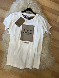 Burberry футболки (6 фото из 10)
