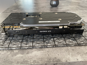 Geforce gtx 1070 exoc 8GB (2 foto / 3)