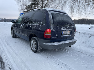 Chrysler Voyager (4 фото из 10)