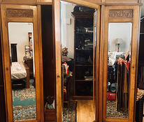 Antiikne riidekapp suurte peeglitega