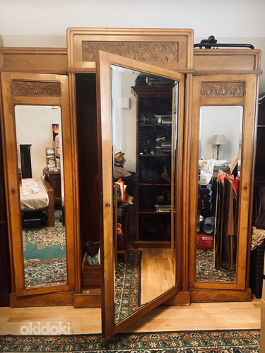 Antiikne riidekapp suurte peeglitega (foto #1)