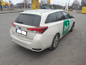 Toyota Auris hybrid LPG 2016 (5 фото из 7)