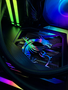 Uus Ryzen 9 9900X3D RTX 5090 X870 64GB (3 foto / 5)
