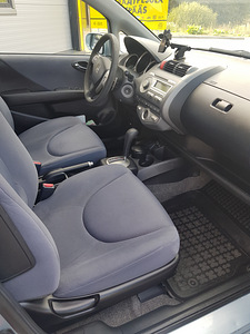 Honda Jazz 1.3(61kw)aut. (5 foto / 10)