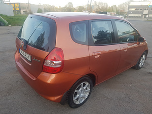 Honda Jazz-1.3(61kw)avt. (4 foto / 10)