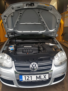 VW JETTA 1.6(75kw)2009. (8 foto / 14)