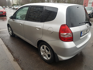 Honda Jazz 1.3(61кВт)автомат. (2 фото из 13)