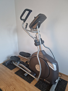Elliptiline trenažöör Spirit Fitness XE395 (electromagnetic) (1 foto / 6)