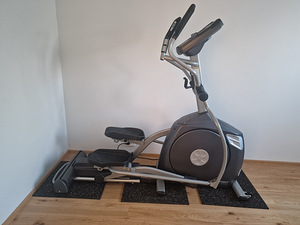 Elliptiline trenažöör Spirit Fitness XE395 (electromagnetic) (2 foto / 6)
