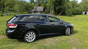 M/V Toyota Avensis 2.2d 110kw ÜV 04.2025 (4 foto / 13)