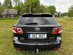 M/V Toyota Avensis 2.2d 110kw ÜV 04.2025 (8 foto / 13)