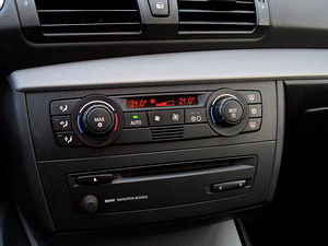 BMW 118i 95kW 2.0 мануал 2005 (12 фото из 15)