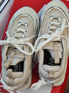 Müüa uued Nike tossud (suurus 38 on väike) (5 foto / 10)