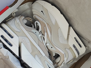 Müüa uued Nike tossud (suurus 38 on väike) (6 foto / 10)