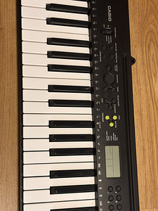 Синтезатор Casio CTK-240 (2 фото из 3)