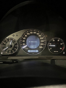 Мерседес-Бенц CLK270 (3 фото из 7)