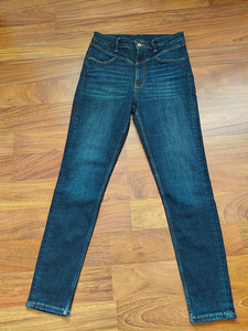 Guess teksad 29 (1 foto / 3)