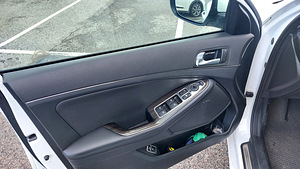 Kia Optima 1.7 Disel (8 foto / 15)