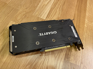 Gigabyte RX 580 8GB (2 foto / 3)