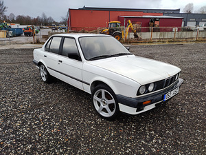 БМВ Е30 316i/318is (4 фото из 14)