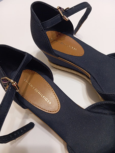 TOMMY HILFIGER 'ELBA' tumesinised sandaalid (4 foto / 6)