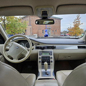 Volvo V70 2.4 (10 фото из 13)