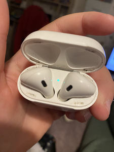 Air pods (2 foto / 4)