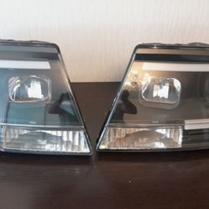 Малоиспользованный комплект фар для Jeep Grand Cherokee 99-0