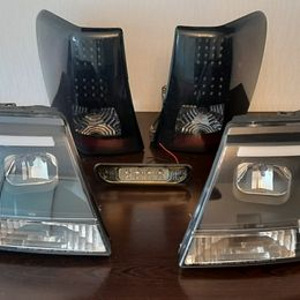 Vähe kasutatud esilaternate komplekt Jeep Grand Cherokee 99-0 jaoks (2 foto / 3)