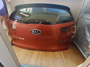 KIA Sportage tagaklaas koos tagaluugiga (5 foto / 5)