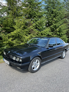 BMW 520i (2 foto / 6)