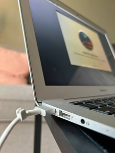 MacBook Air (13-inch, 2017) (2 foto / 5)