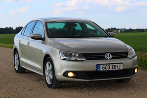 Volkswagen Jetta (2 foto / 10)
