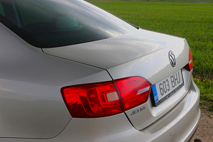 Volkswagen Jetta (10 foto / 10)