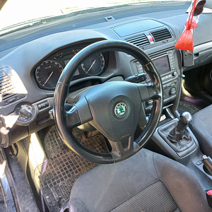 Škoda Octavia (7 фото из 10)