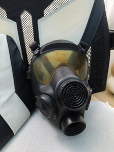 MP 5 Gasmask Gaasimask (1 foto / 2)