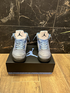 Air Jordan 5 UNC