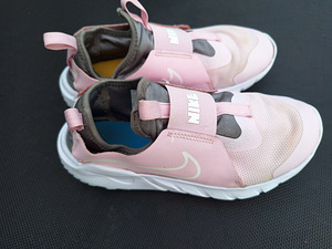 Nike tossud s 35.5 (1 foto / 3)