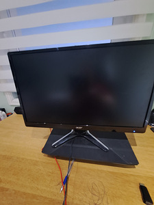 Monitor (1 foto / 3)
