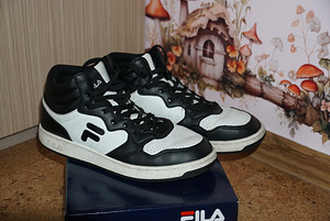 Кроссовки Fila (1 фото из 3)