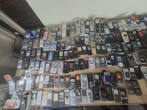 MOBIILTELEFONIDE MAKETID/NÄIDISED, 250+ TÜKKI (2 foto / 5)