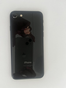 Apple iphone 8 64 GB (4 фото из 4)