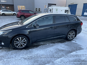 Toyota avensis (2 foto / 7)