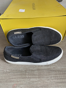 Guess (1 foto / 3)